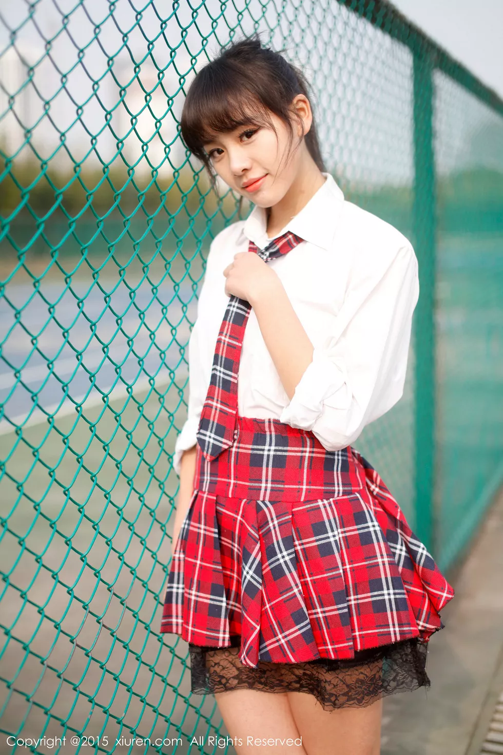 Xgyw.Org_XiuRen第318期_嫩模美女七米baby红色格子裙学生装性感写真112P