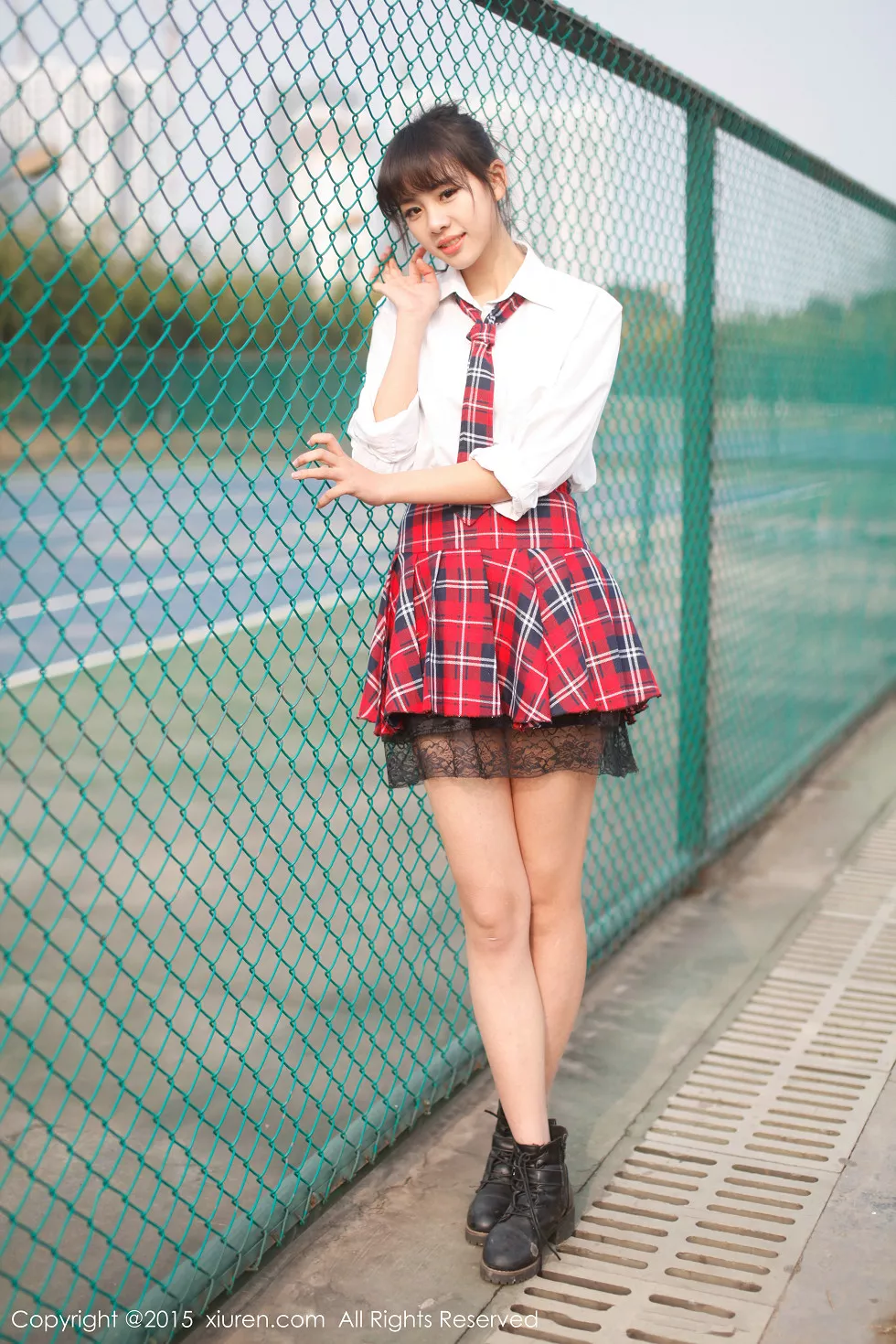 Xgyw.Org_XiuRen第318期_嫩模美女七米baby红色格子裙学生装性感写真112P