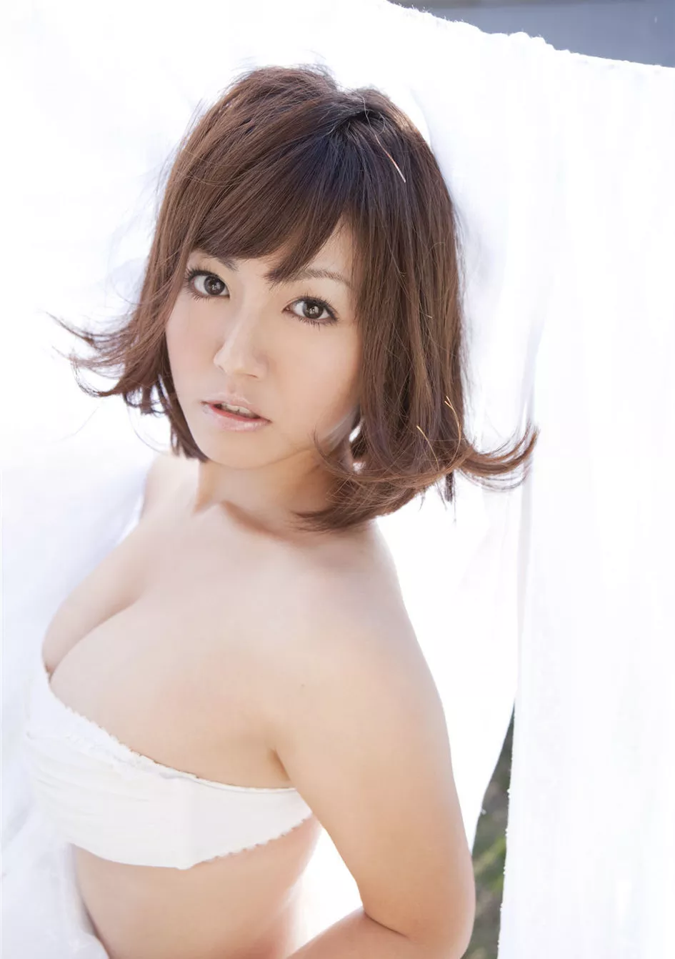 Xgyw.Org_日本熟女美模躺床脱丝袜撩人姿势写真16P