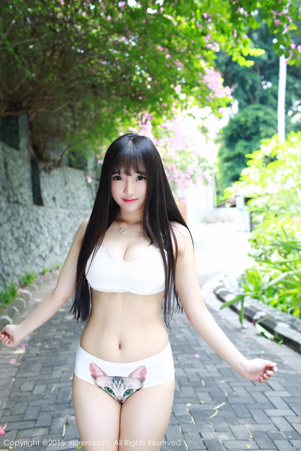 Xgyw.Org_XiuRen第409期_嫩模夏瑶baby龙目岛旅拍性感内衣秀豪乳系列写真55P