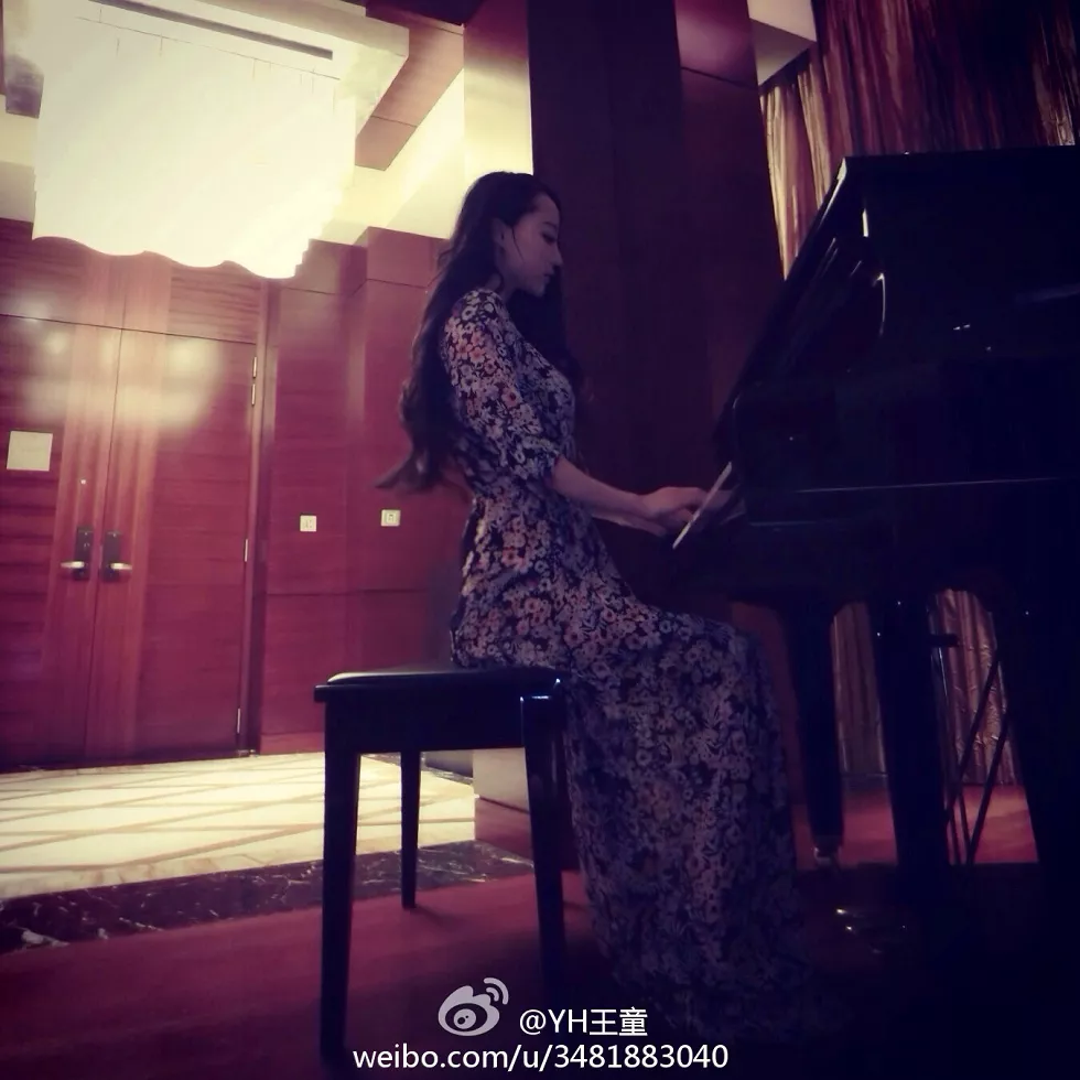 Xgyw.Org_94年大胸妹子YH王童诱人身材微博写真合集62P
