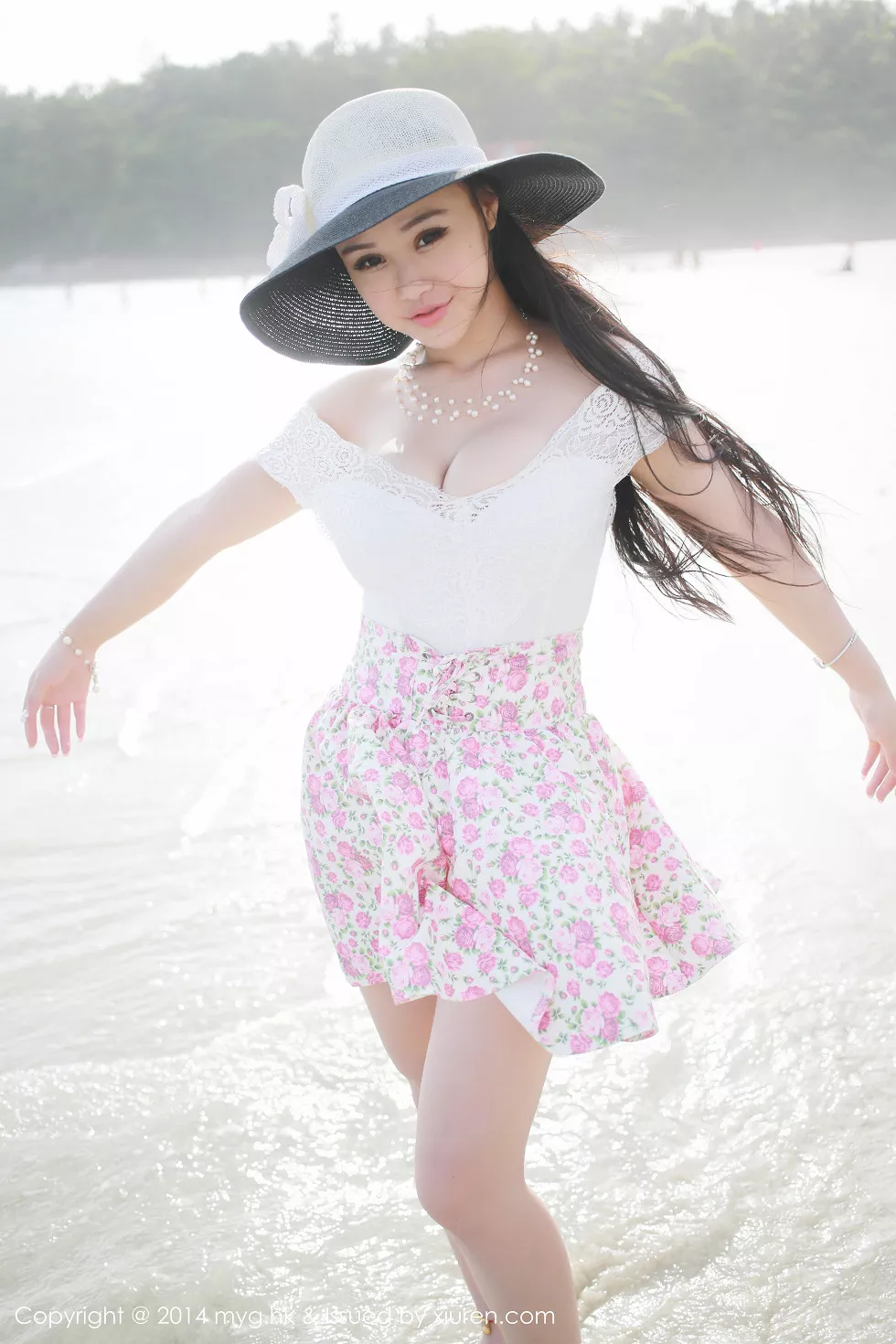 Xgyw.Org_[MyGirl美媛馆]Vol.016_嫩模Barbie可儿海边清凉花色比基尼爆乳诱惑写真110P