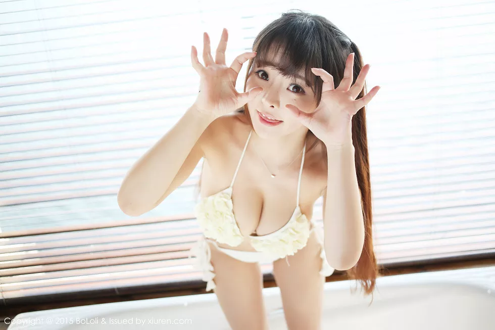 Xgyw.Org_[BoLoli波萝社]Vol.005_嫩模柳侑绮云南大理旅拍卖萌的童颜巨乳内衣写真72P