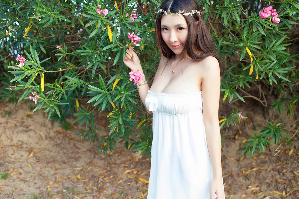 Xgyw.Org_爆乳嫩模晓茜sunnya半裸上身36F豪乳极致诱惑写真71P