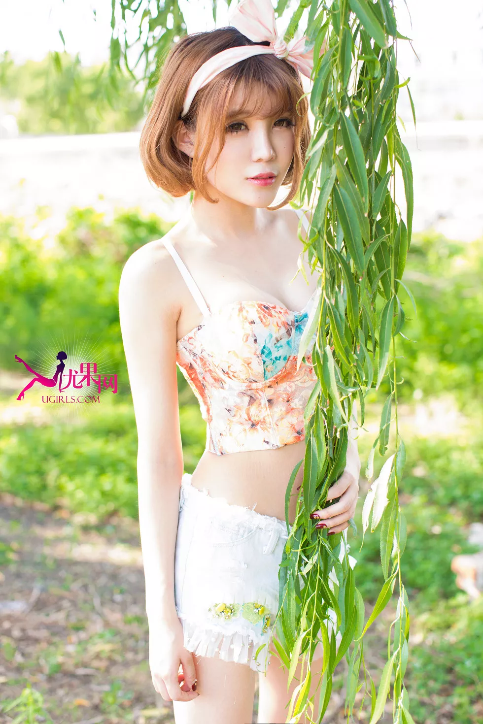 Xgyw.Org_[Ugirls尤果网]U100_嫩模令孜昕Alin黑色吊带长裙真空秀豪乳妩媚性感写真65P