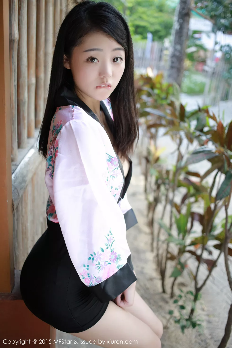 Xgyw.Org_[MFStar模范学院]Vol.014_嫩模佘贝拉bella长滩旅拍粉红比基尼秀完美身材50P