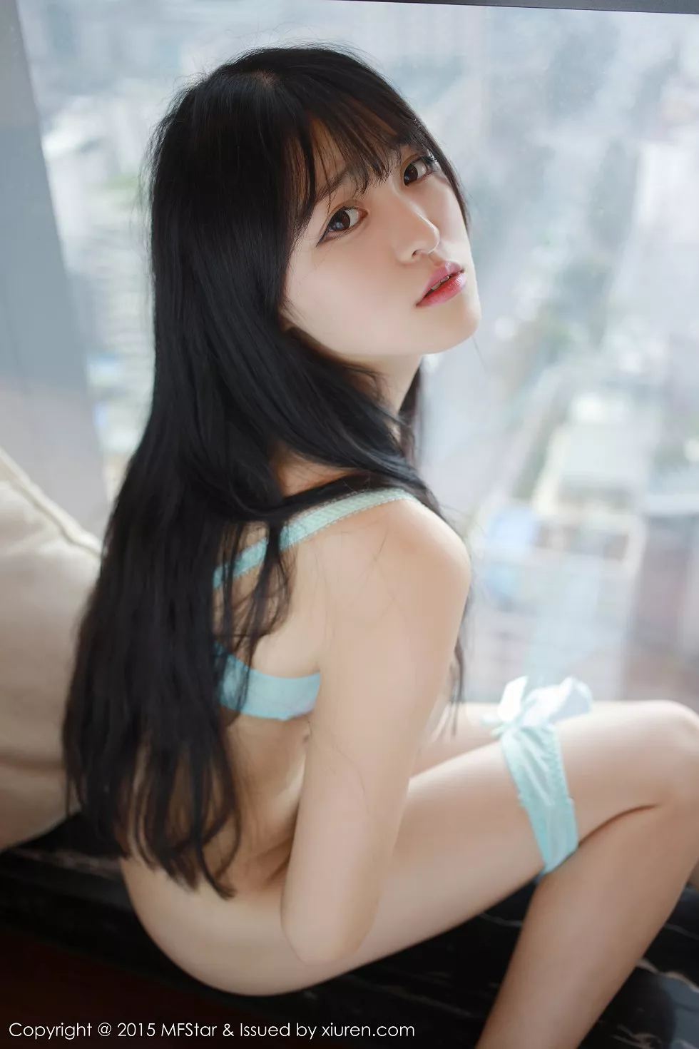 Xgyw.Org_[MFStar模范学院]Vol.025_嫩模伊小七MoMo半露酥胸白嫩美臀迷人诱惑写真52P