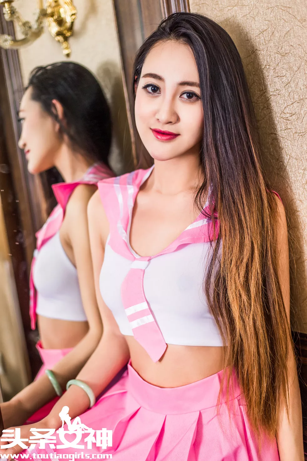 Xgyw.Org_[Toutiao头条女神]No.129_嫩模瑞宝淡红色学生装白色丝袜性感美腿写真25P
