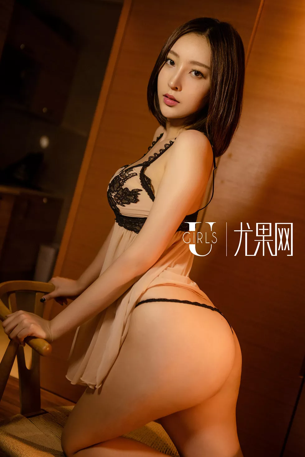 Xgyw.Org_[Ugirls尤果网]U202_嫩模文文性感内衣黑色丁字裤秀完美曲线诱惑美臀写真65P