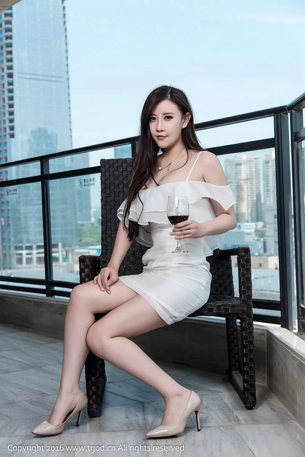 Xgyw.Org_[TGOD推女神]2016.02.28_嫩模王婉悠之都市迷情黑色蕾丝情趣内衣诱人双乳写真50P