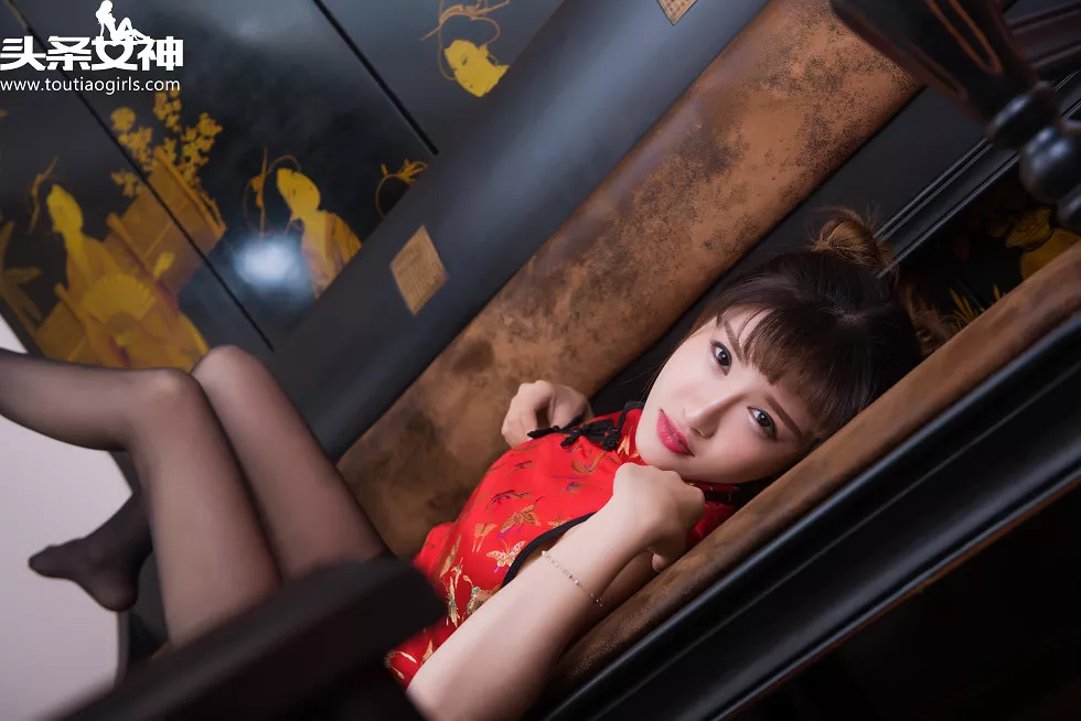 Xgyw.Org_[Toutiao头条女神]No.175_嫩模郭美美红色短旗袍黑丝美腿街霸女王性感写真22P