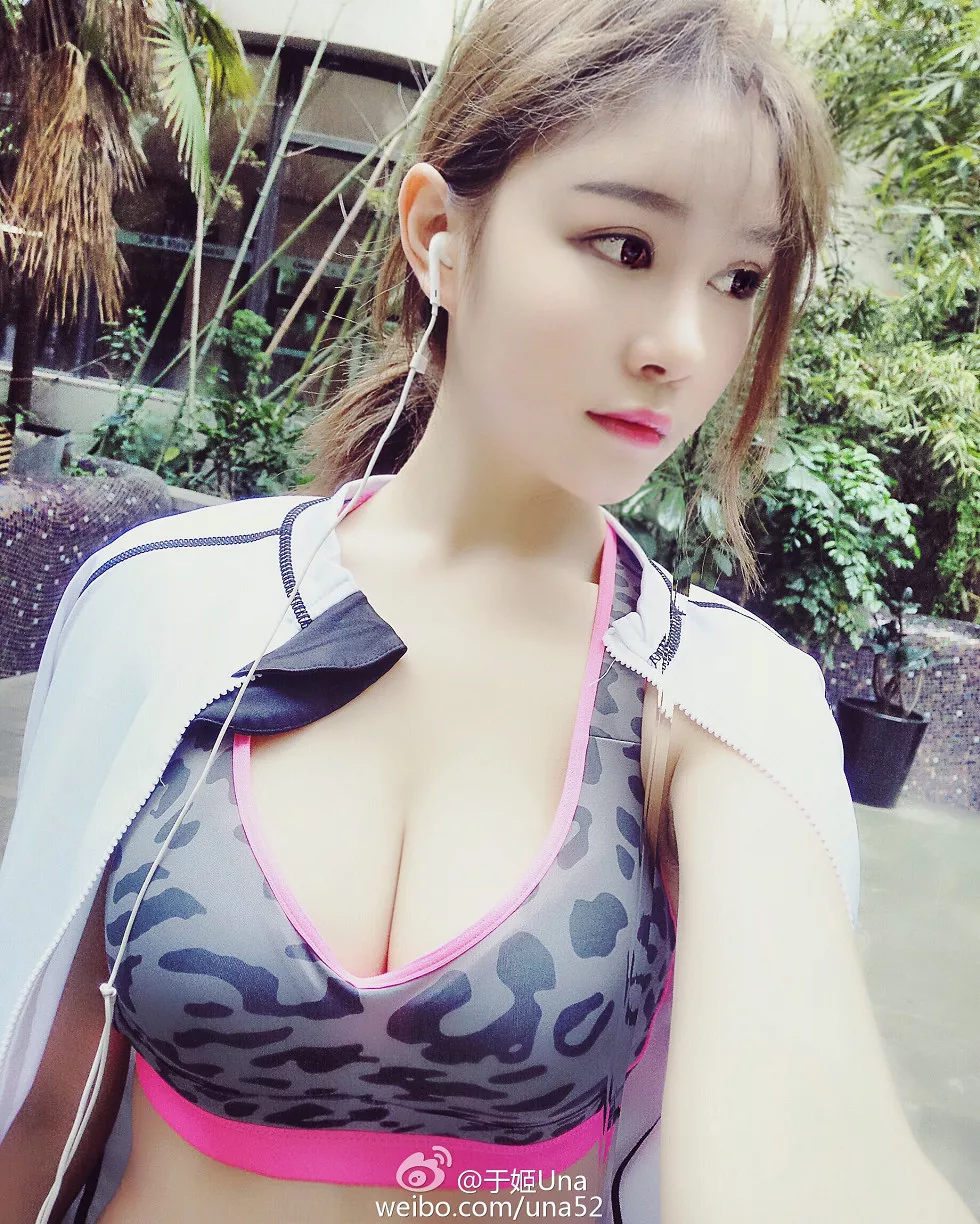 Xgyw.Org_中国好胸嫩模于姬Una迷人豪乳海里微博性感写真255P