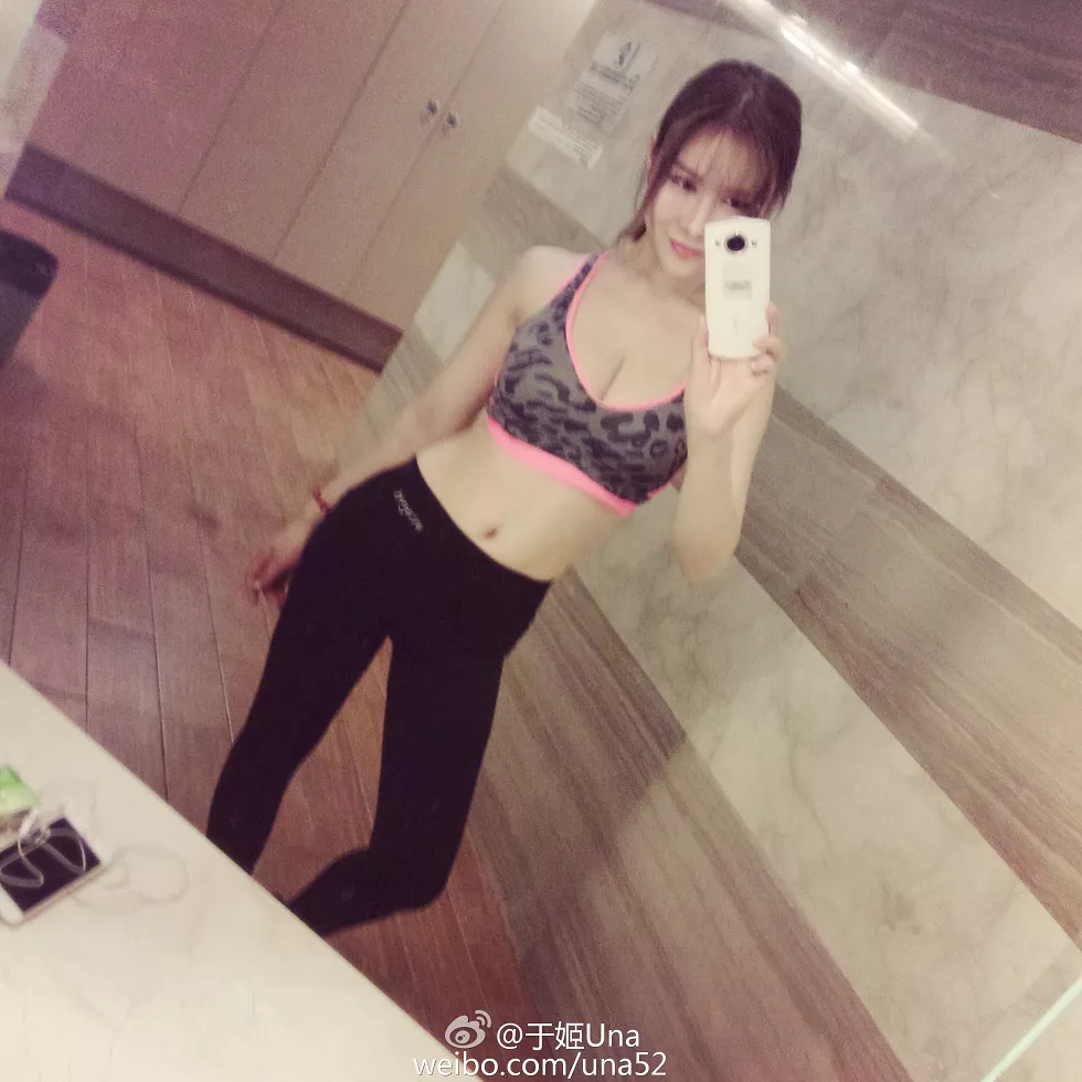 Xgyw.Org_中国好胸嫩模于姬Una迷人豪乳海里微博性感写真255P