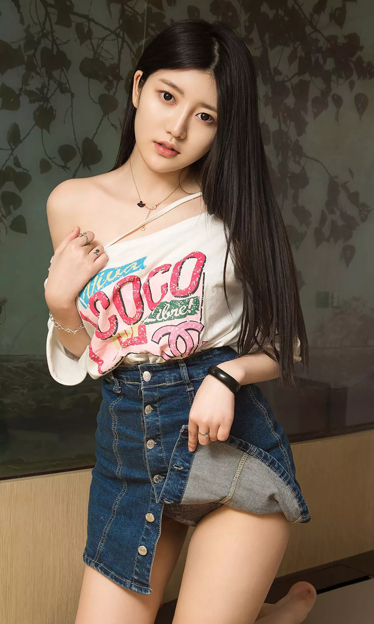 Xgyw.Org_[Ugirls爱尤物]No.581_嫩模晓曦居家性感内衣系列丰满身材白嫩肌肤迷人写真40P
