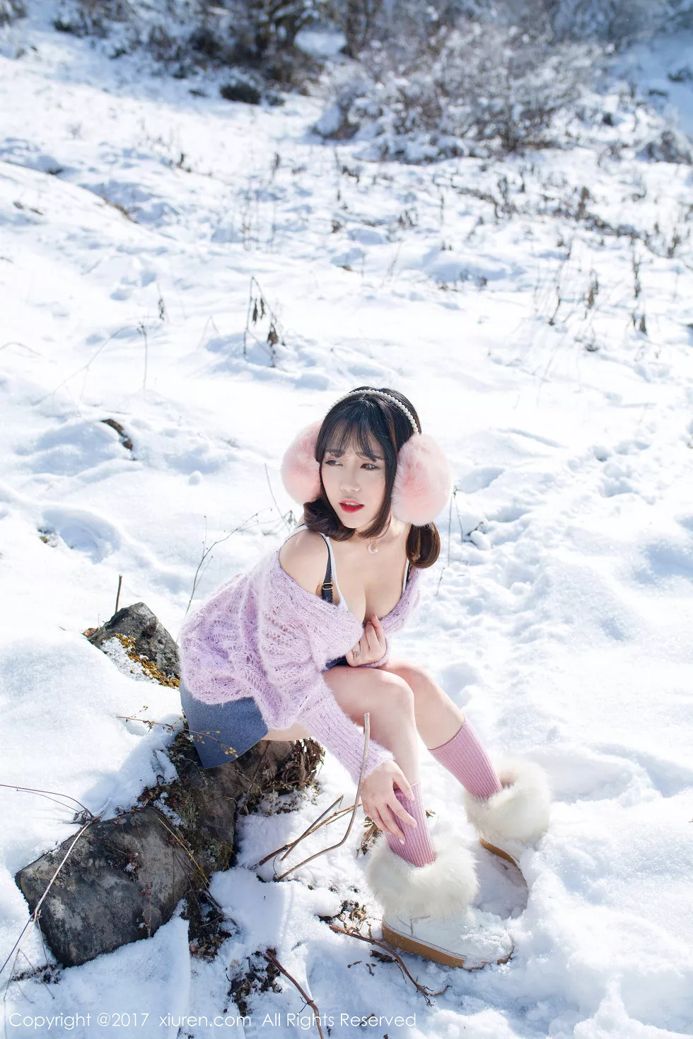 Xgyw.Org_XiuRen第720期_嫩模兜豆靓Youlina冰天雪地里黑色蕾丝内裤冰冷诱惑写真51P