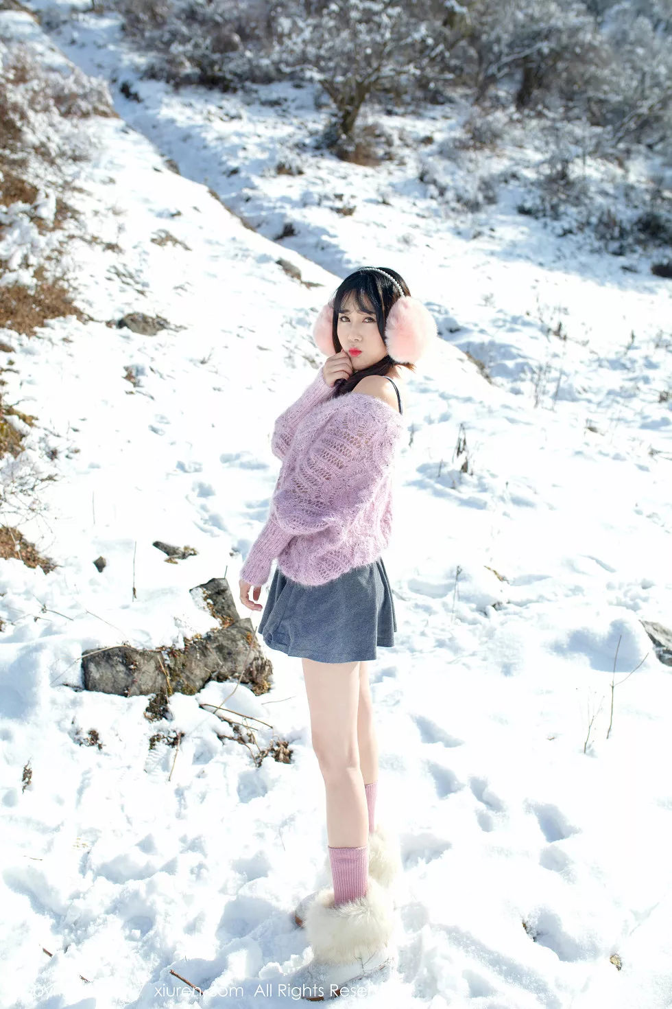 Xgyw.Org_XiuRen第720期_嫩模兜豆靓Youlina冰天雪地里黑色蕾丝内裤冰冷诱惑写真51P