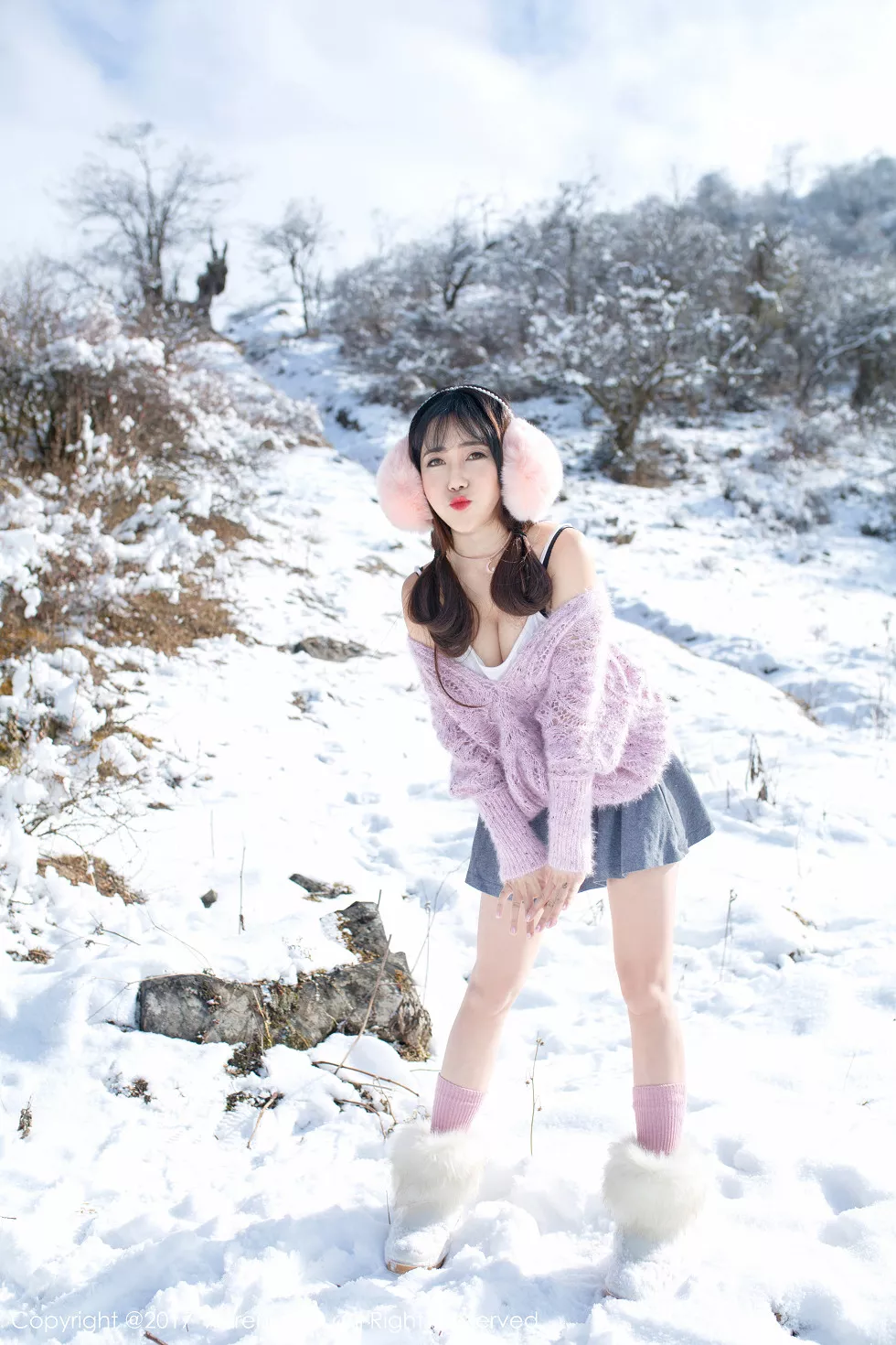 Xgyw.Org_XiuRen第720期_嫩模兜豆靓Youlina冰天雪地里黑色蕾丝内裤冰冷诱惑写真51P