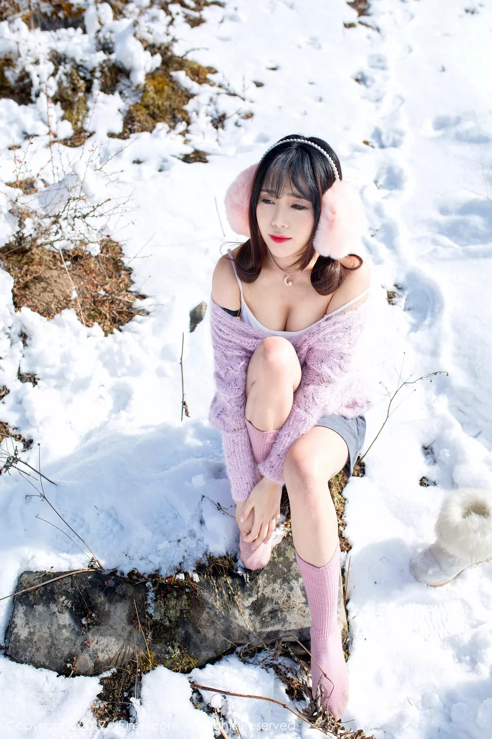 Xgyw.Org_XiuRen第720期_嫩模兜豆靓Youlina冰天雪地里黑色蕾丝内裤冰冷诱惑写真51P