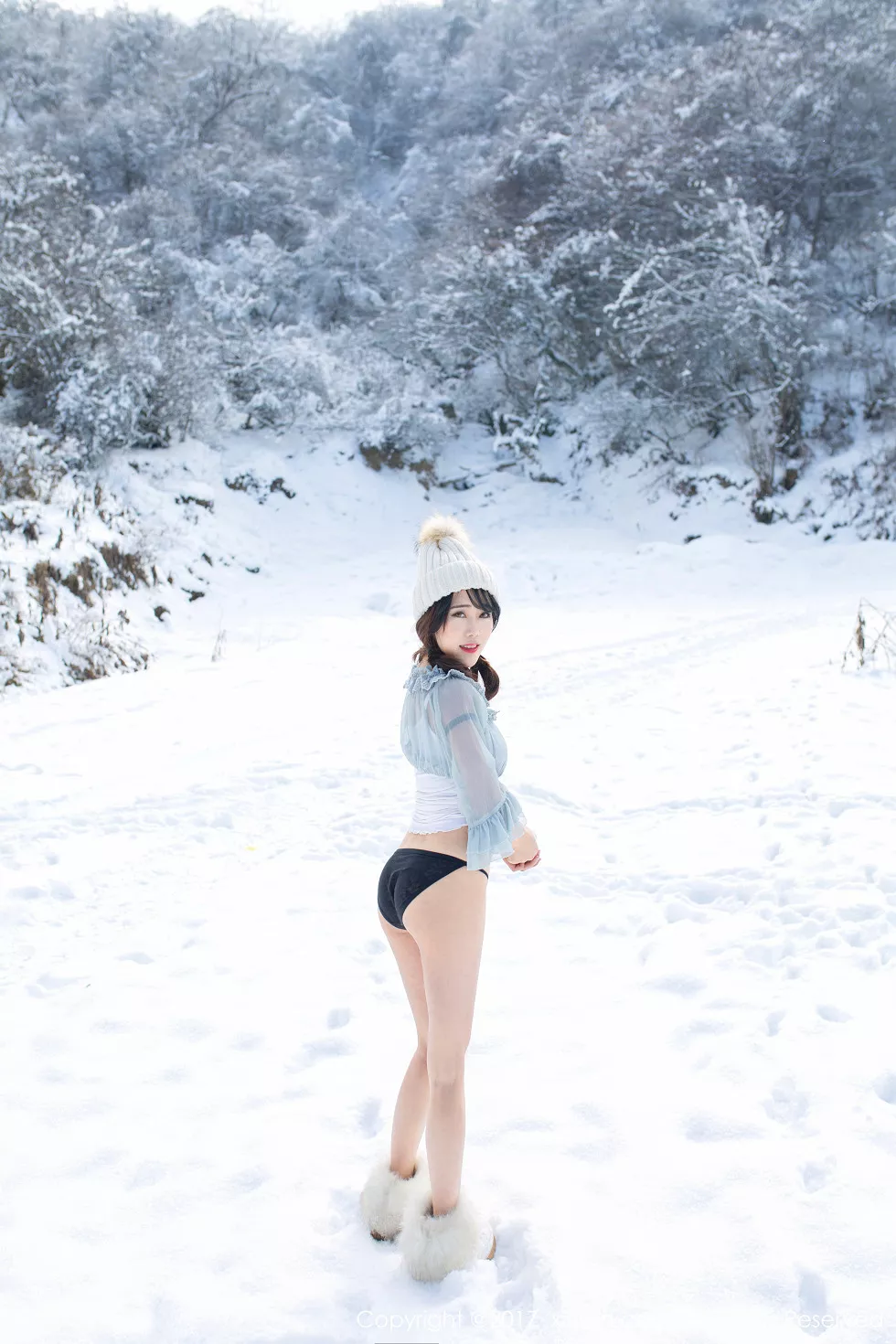 Xgyw.Org_XiuRen第720期_嫩模兜豆靓Youlina冰天雪地里黑色蕾丝内裤冰冷诱惑写真51P