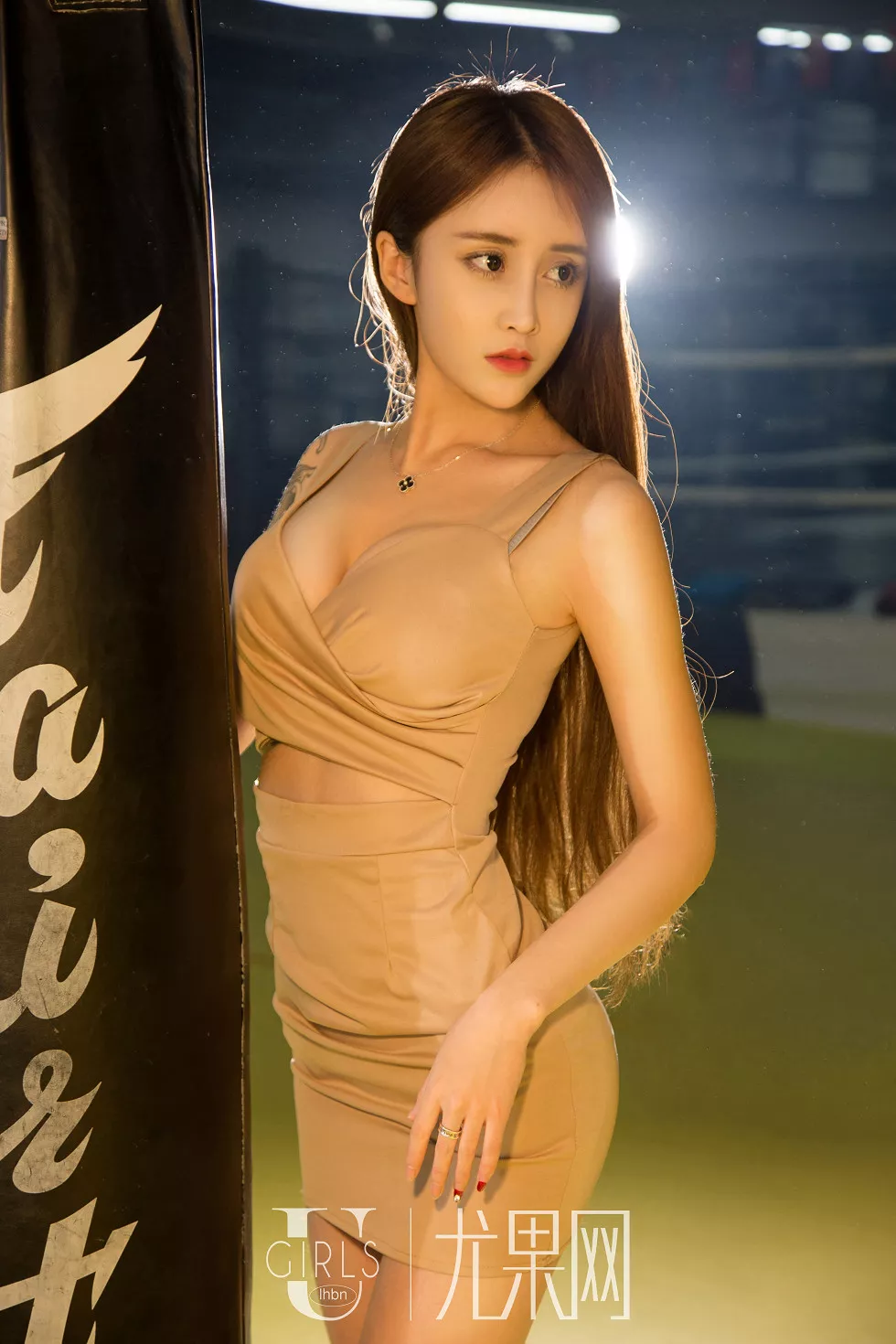 Xgyw.Org_[Ugirls尤果网]U279_嫩模琪歌居家半截毛衣真空露半球+牛仔热裤火辣性感写真65P