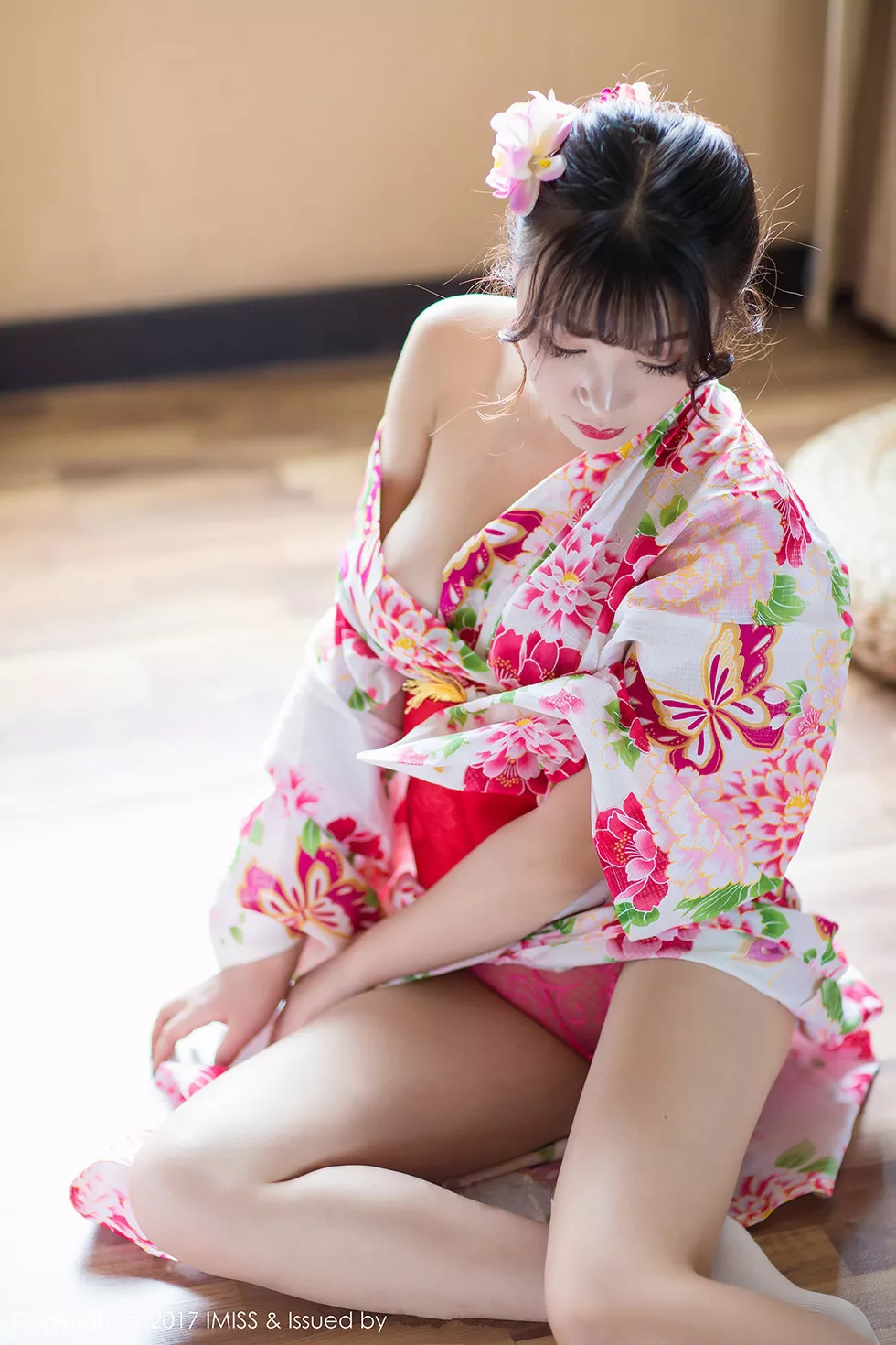 Xgyw.Org_[IMISS爱蜜社]Vol.170_嫩模芝芝Booty花色日系和服红色蕾丝内裤半脱撩人诱惑写真38P