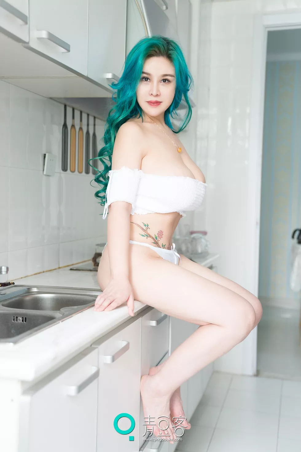 Xgyw.Org_[青豆客Qingdouke]2017.05.19_嫩模优优居家性感内衣秀超级豪乳火辣身材诱惑写真53P
