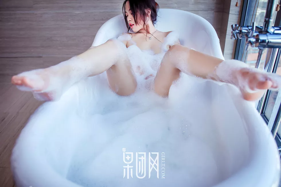 Xgyw.Org_[GIRLT果团网]TG020_泡沫之夏嫩模美女居家浴缸里大尺度全裸泡泡浴火辣诱惑写真27P