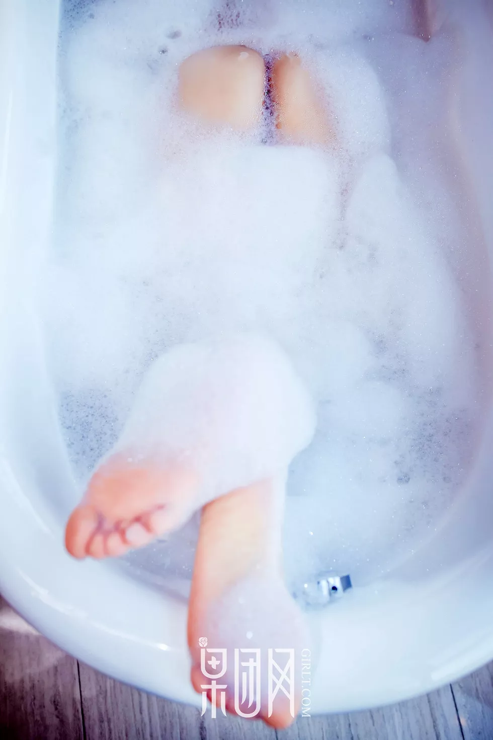 Xgyw.Org_[GIRLT果团网]TG020_泡沫之夏嫩模美女居家浴缸里大尺度全裸泡泡浴火辣诱惑写真27P