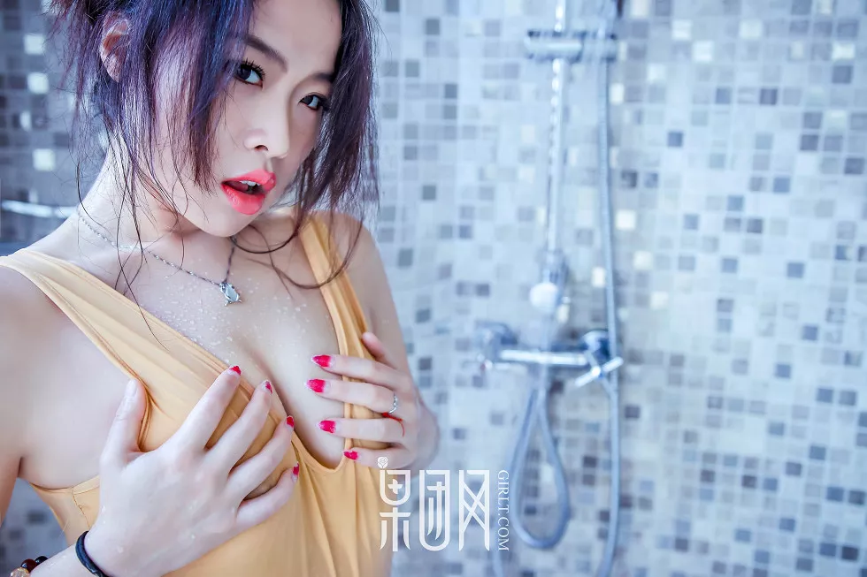 Xgyw.Org_[GIRLT果团网]TG020_泡沫之夏嫩模美女居家浴缸里大尺度全裸泡泡浴火辣诱惑写真27P