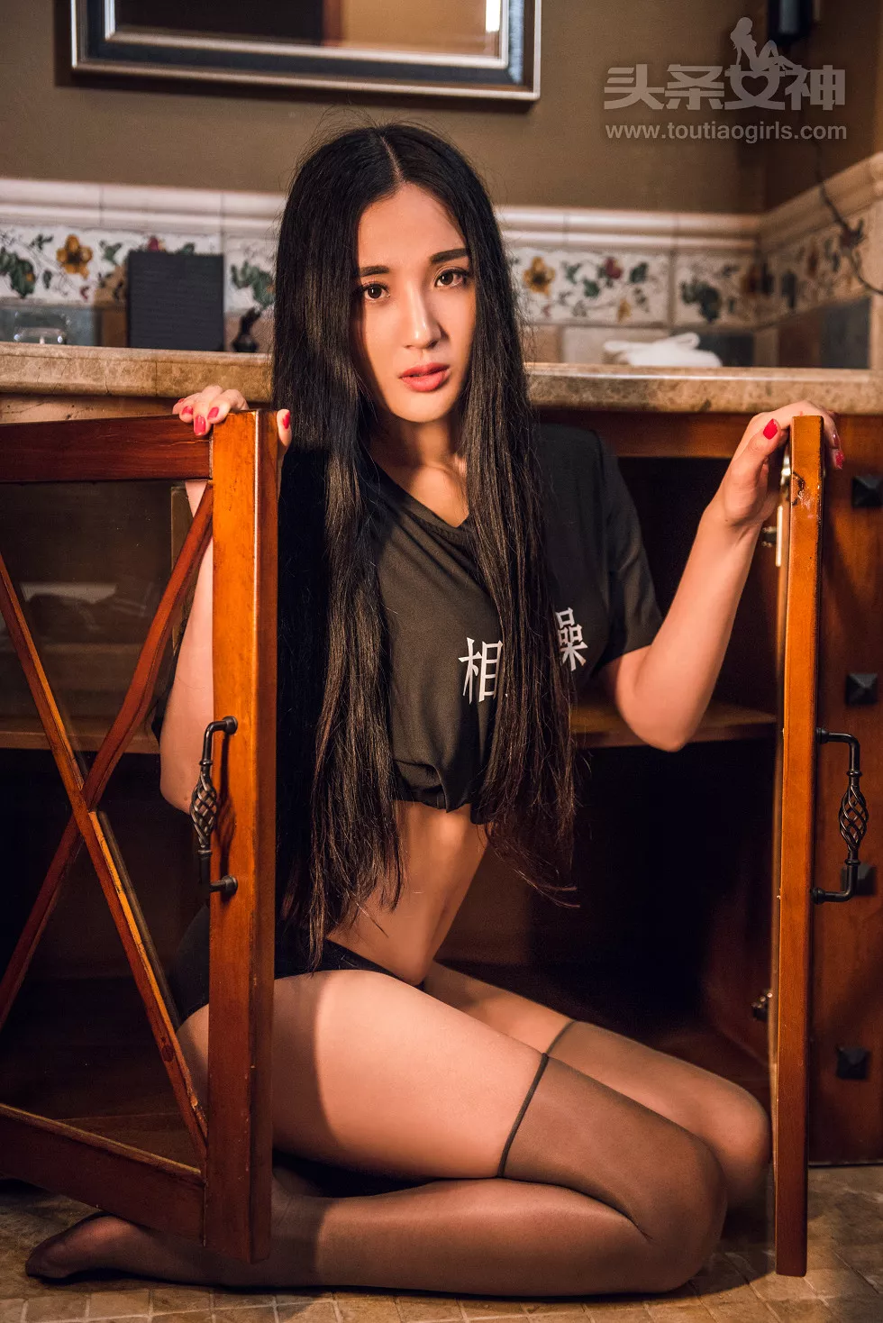 Xgyw.Org_[Toutiao头条女神]No.415_嫩模涟漪居家床上空姐制服无内黑丝裤袜撩人诱惑写真41P