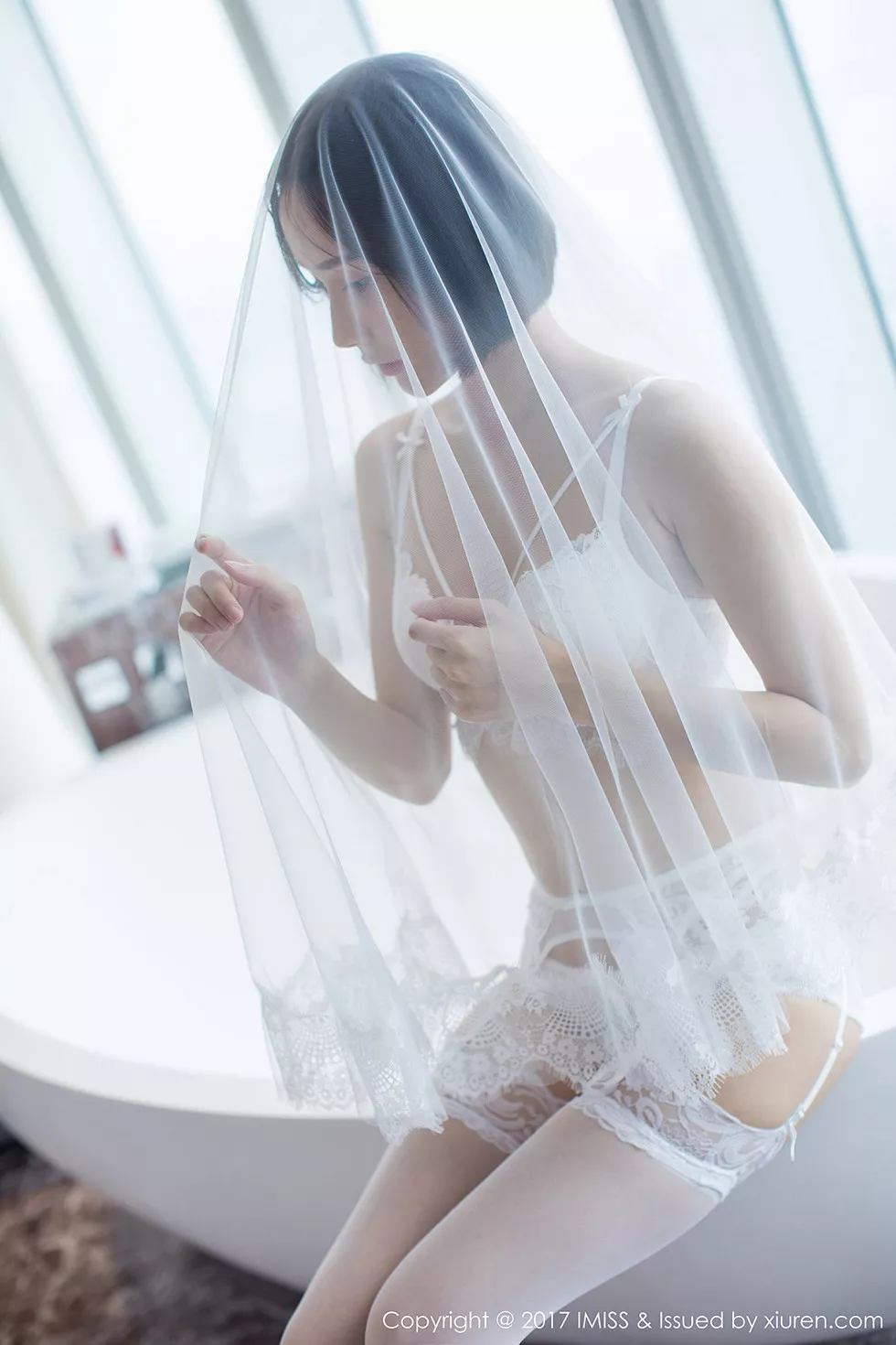 Xgyw.Org_[IMISS爱蜜社]Vol.178_模特Livia清爽蓝色衬衣+白色蕾丝腿袜秀完美身材性感写真49P