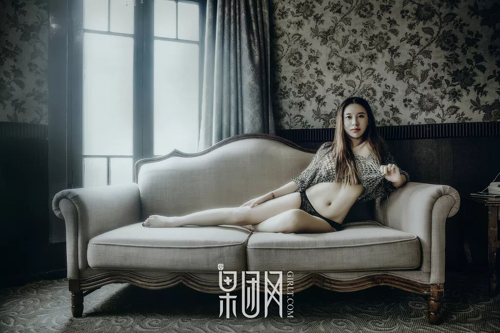 Xgyw.Org_[GIRLT果团网]NO.061_极品人妻缕空金缕衣大尺度真空露点蕾丝内裤火辣诱惑写真40P