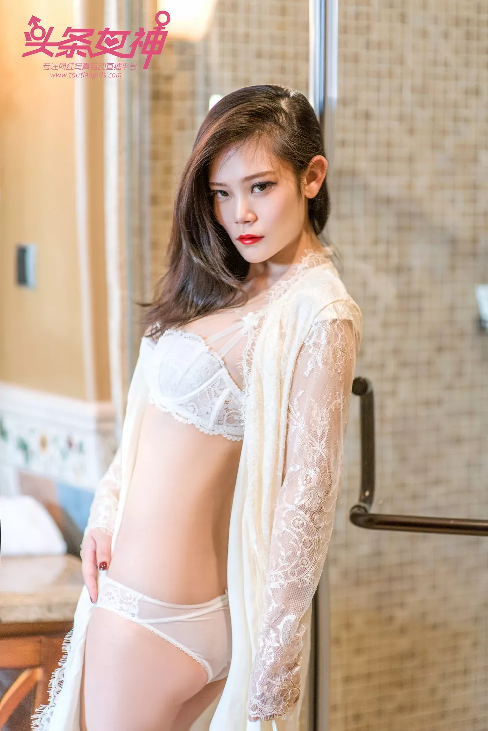 Xgyw.Org_[Toutiao头条女神]No.454_嫩模小美浴室脱纯白纱裙秀白色内衣白嫩翘臀诱惑写真20P