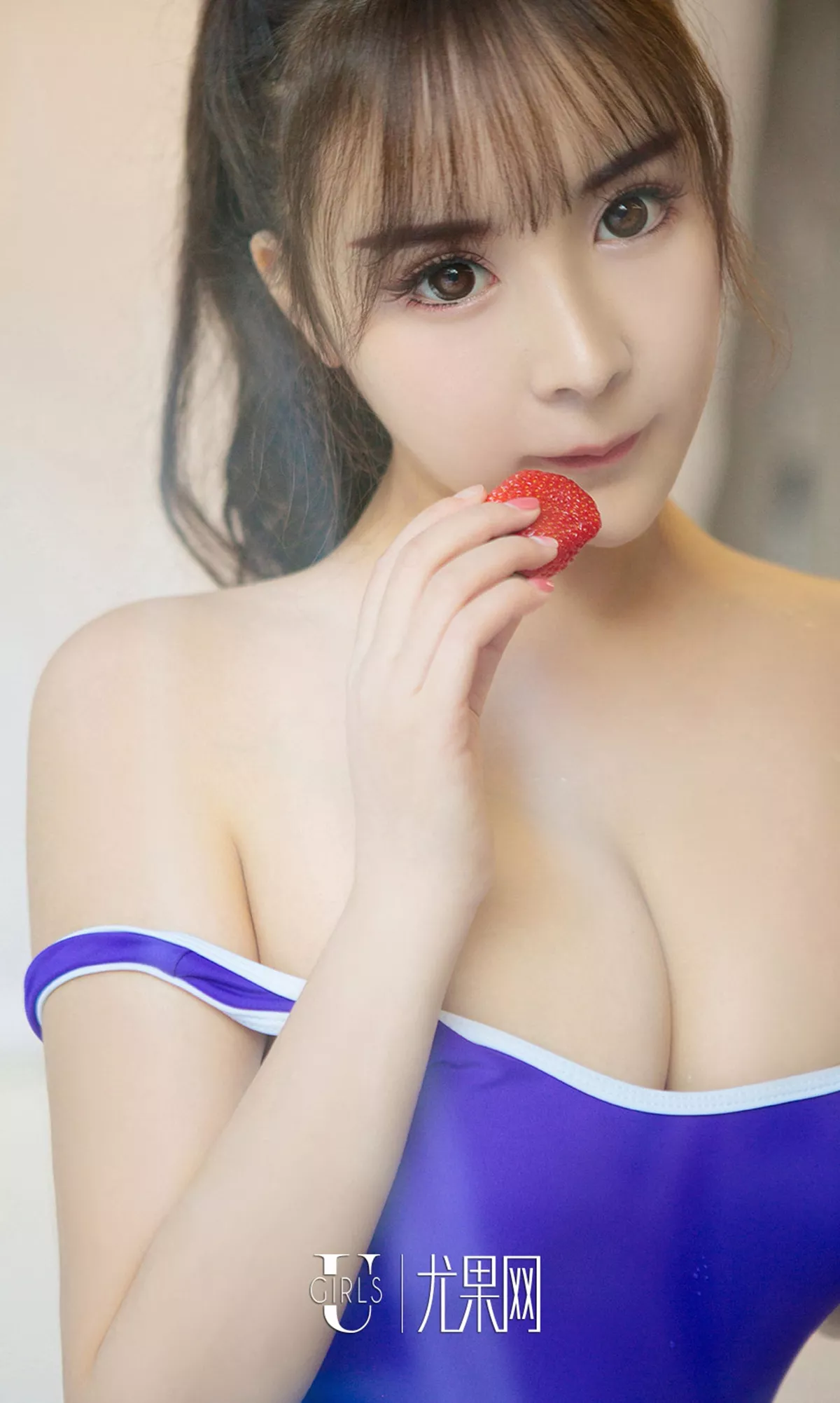 Xgyw.Org_[Ugirls爱尤物]No.908_嫩模小兔居家死库水加抹胸内衣秀豪乳翘臀撩人诱惑写真40P