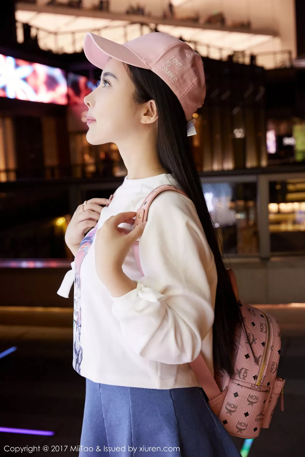 Xgyw.Org_[MiiTao蜜桃社]Vol.084_嫩模萱萱Cecilia白色低胸上衣配紧身牛仔裤秀完美曲线写真50P
