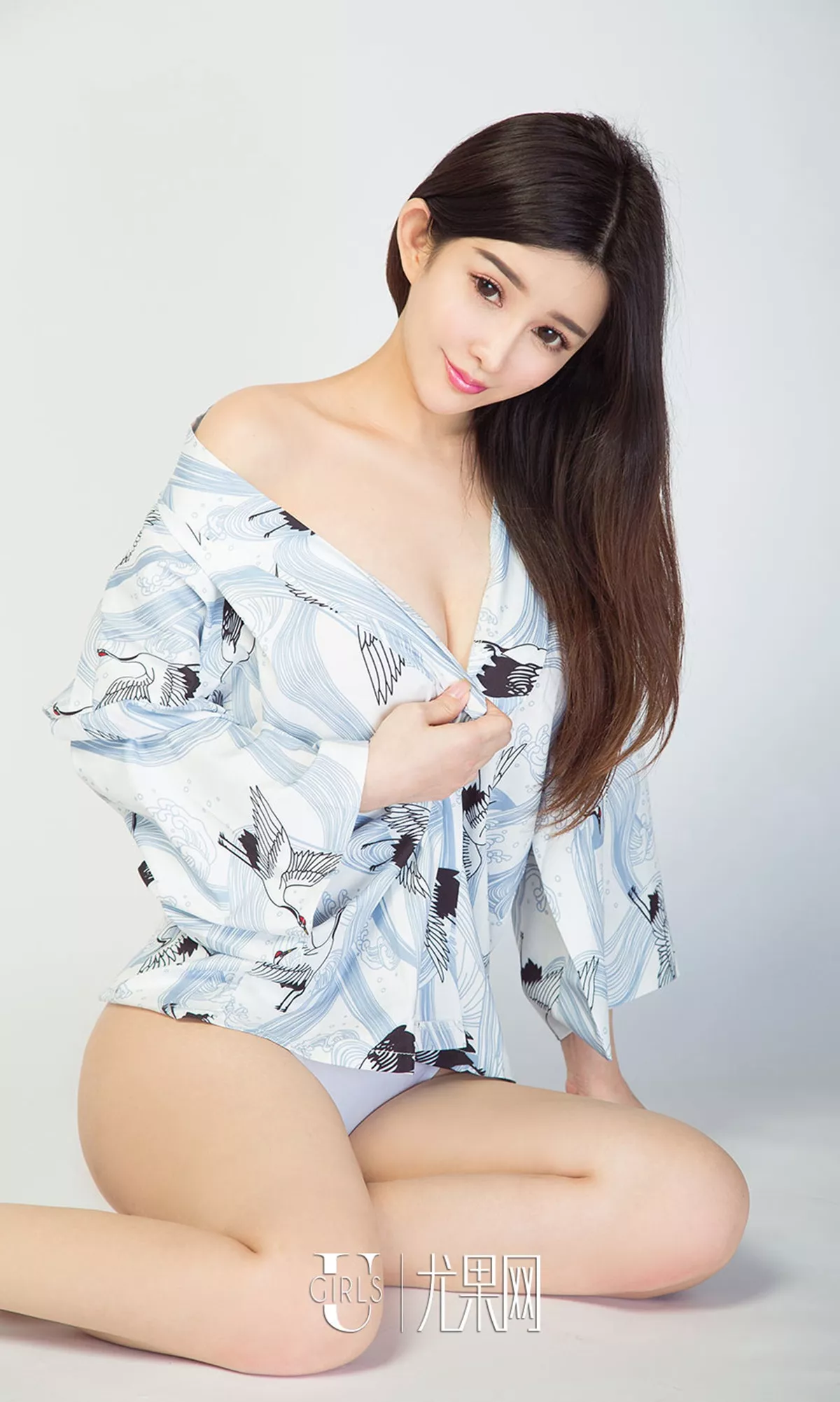 Xgyw.Org_[Ugirls爱尤物]No.925_嫩模纯小希粉色吊带裙+黑色高叉连体衣秀完美曲线诱惑写真40P