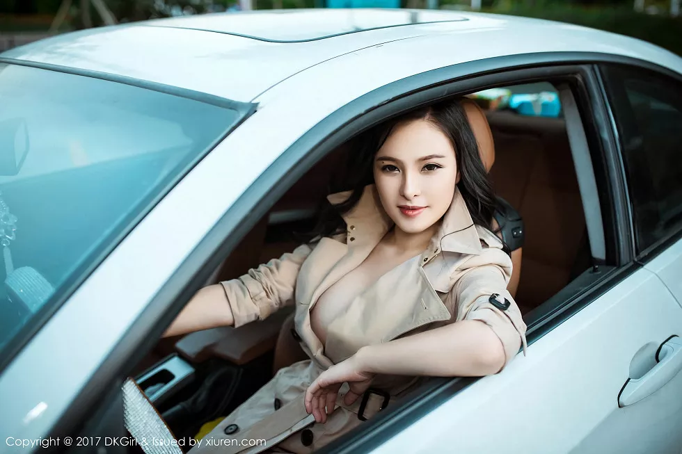 Xgyw.Org_[DKGirl御女郎]Vol.044_轻熟女厉雯娜白色抹胸内衣加白色丁字裤秀丰乳肥臀诱惑写真44P