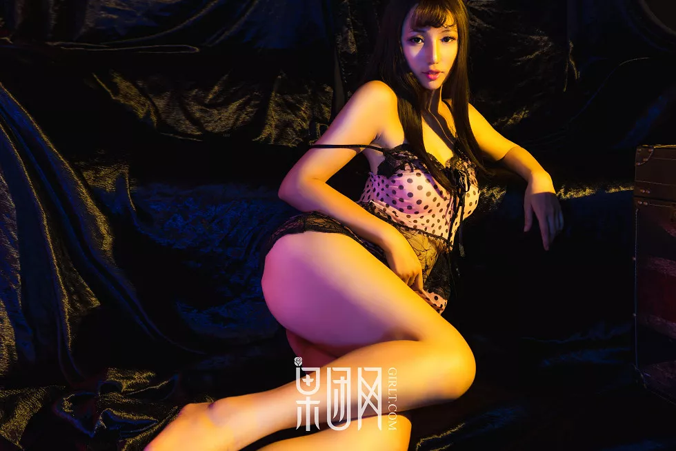 Xgyw.Org_[GIRLT果团网]NO.095_嫩模宓兔兔er居家私房粉色飘带裹身秀豪乳翘臀诱惑写真51P