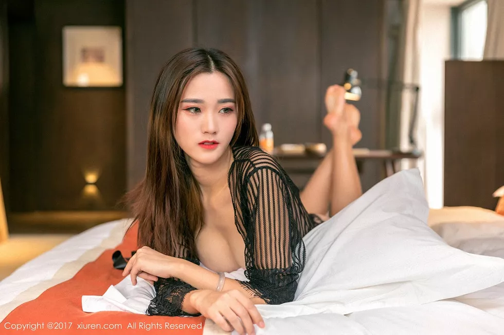 Xgyw.Org_XiuRen第878期_嫩模小米小米z半透黑色纱衣加宽松小背心秀完美身材诱惑写真42P