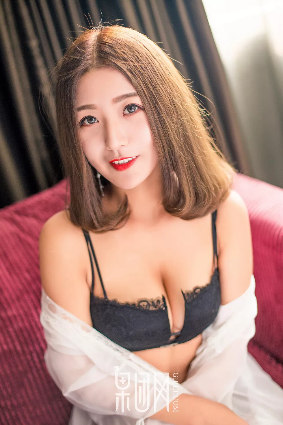 Xgyw.Org_[GIRLT果团网]NO.108_美胸嫩模居家黑色情趣内衣+粉红气球女郎秀完美身材诱惑写真48P