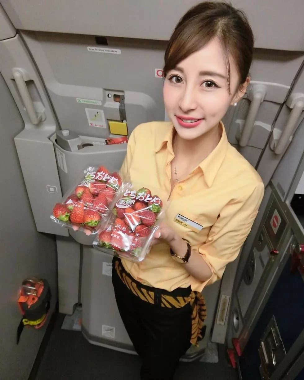 Xgyw.Org_台湾虎航航空千年一遇空姐高钰雯性感私房写真50P