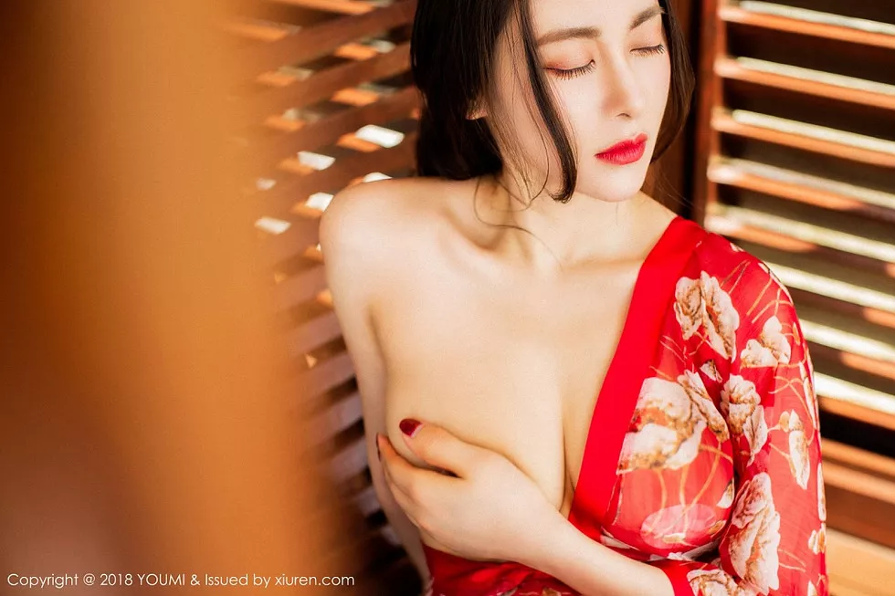 Xgyw.Org_[YouMi尤蜜荟]Vol.104_女神穆菲菲马尔代夫旅拍红色和服真空露美乳喷血诱惑写真43P