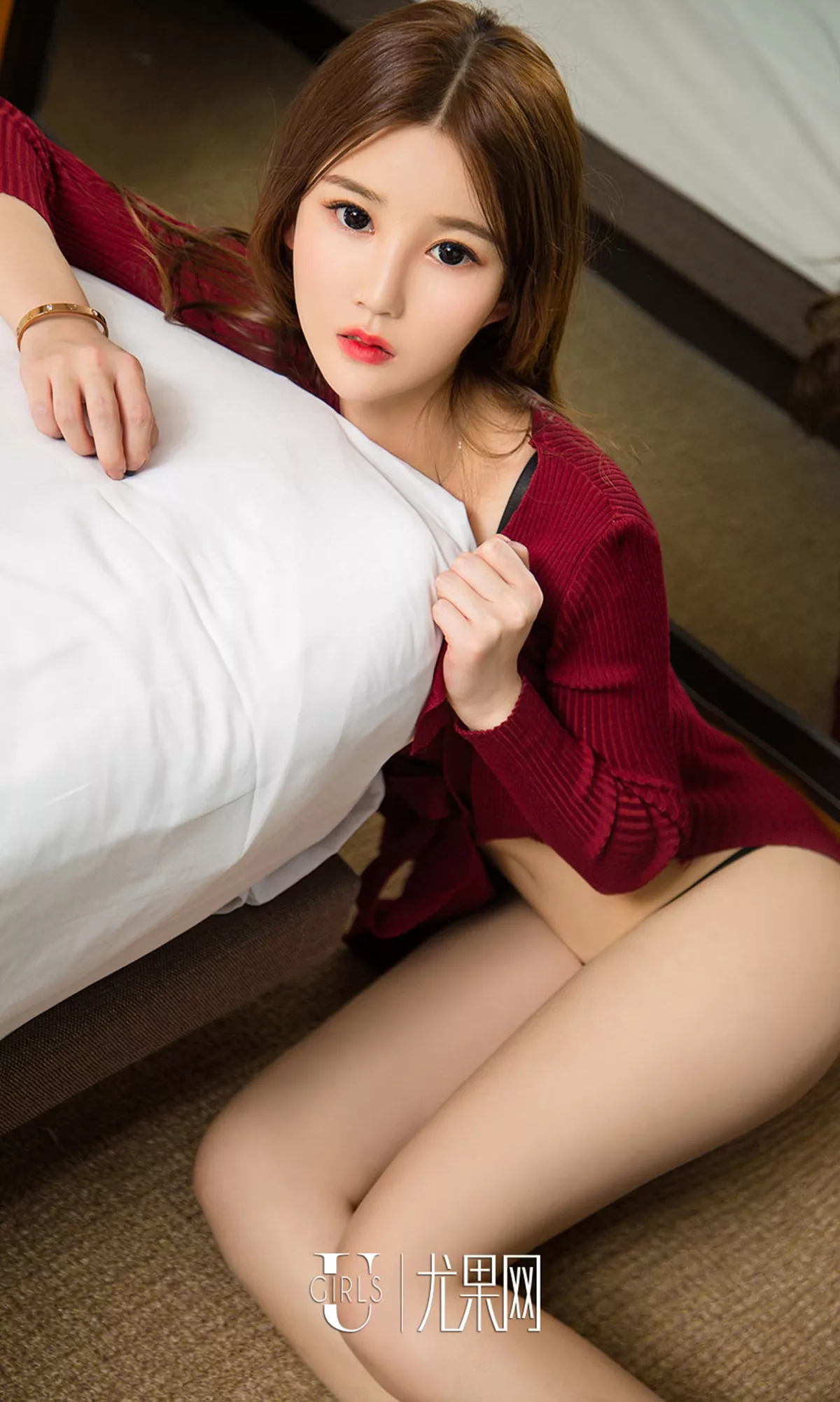 Xgyw.Org_[Ugirls爱尤物]No.990_嫩模徐鑫宝石连身裙配丁字裤+黑色比基尼秀完美身材写真40P