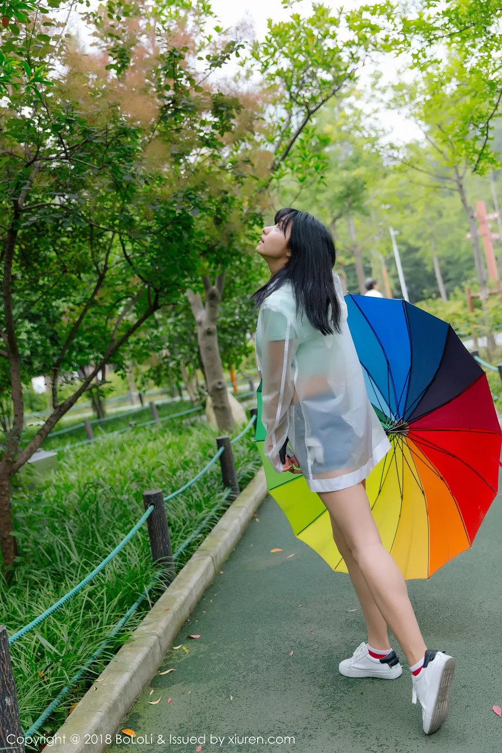 Xgyw.Org_[Tukmo兔几盟]Vol.106_嫩模球球雨天公园透明雨衣秀性感牛仔热裤迷人写真38P