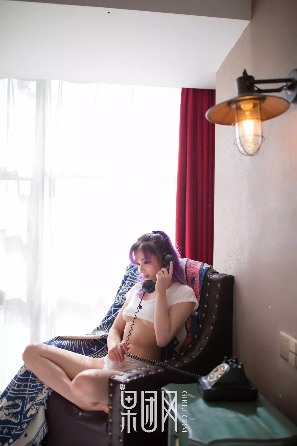 Xgyw.Org_[GIRLT果团网]熊川纪信No.003_紫发豪乳妹半截真空上衣配白色蕾丝内裤翘臀诱惑写真56P