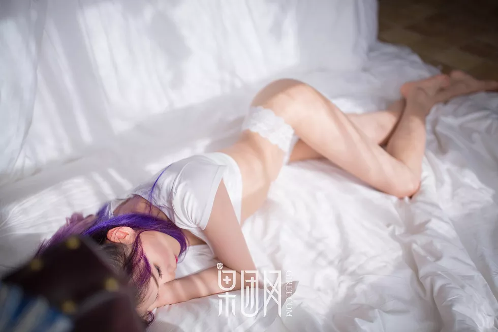 Xgyw.Org_[GIRLT果团网]熊川纪信No.003_紫发豪乳妹半截真空上衣配白色蕾丝内裤翘臀诱惑写真56P