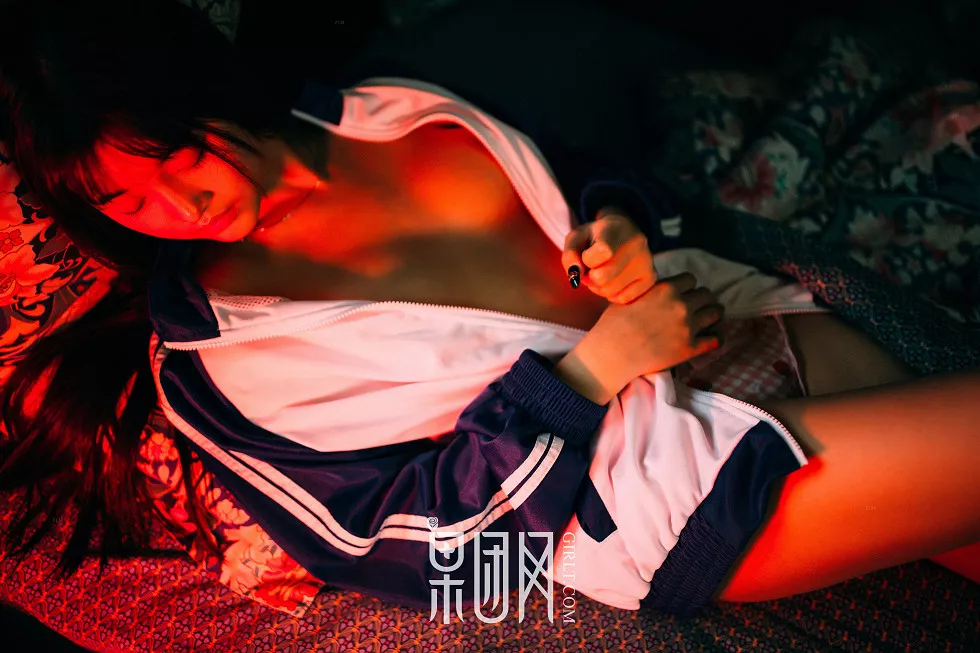 Xgyw.Org_[GIRLT果团网]熊川纪信No.015_校服风情的学生妹妹半脱制服秀性感内衣迷人写真50P