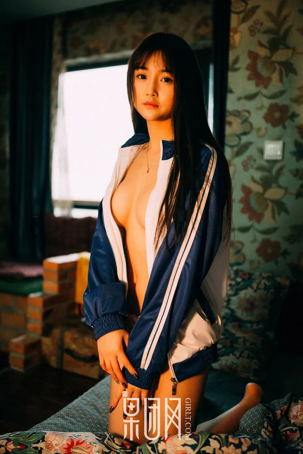 Xgyw.Org_[GIRLT果团网]熊川纪信No.015_校服风情的学生妹妹半脱制服秀性感内衣迷人写真50P