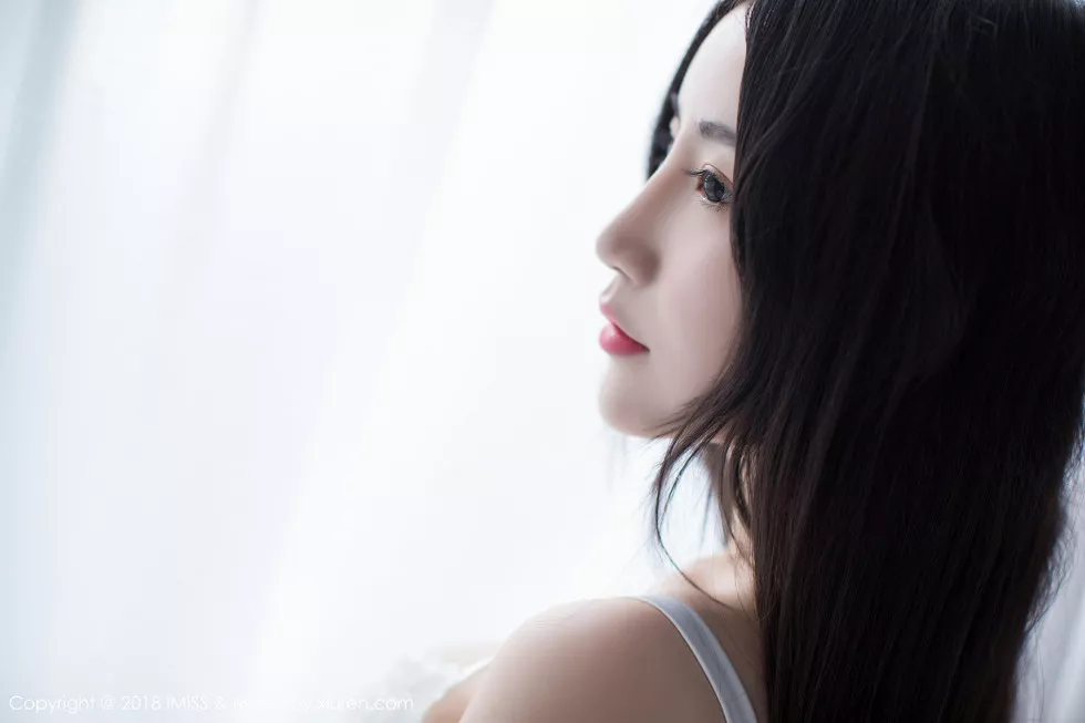 Xgyw.Org_[IMISS爱蜜社]Vol.236_女神绯月樱-Cherry居家吊带白色蕾丝内衣秀豪乳诱惑写真42P
