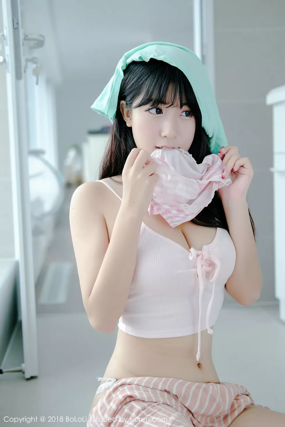 Xgyw.Org_[BoLoli波萝社]Vol.119_美女主播猫九酱Sakura粉色吊带内衣+三点式内衣私房诱惑写真42P